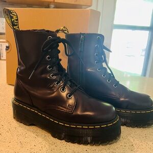 Women’s Dr. Martens - WORN TWICE